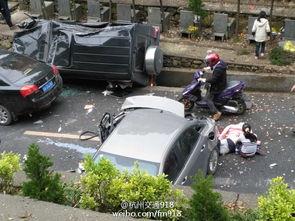 杭州交通事故最新爆料,多车连环相撞，现场情况紧急！